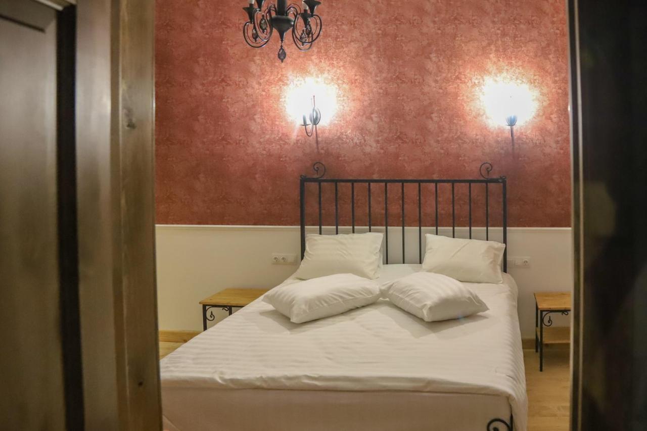 Nur Guest House Gjoemri Buitenkant foto