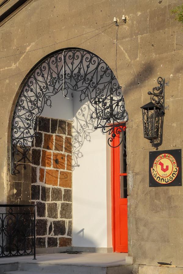 Nur Guest House Gjoemri Buitenkant foto
