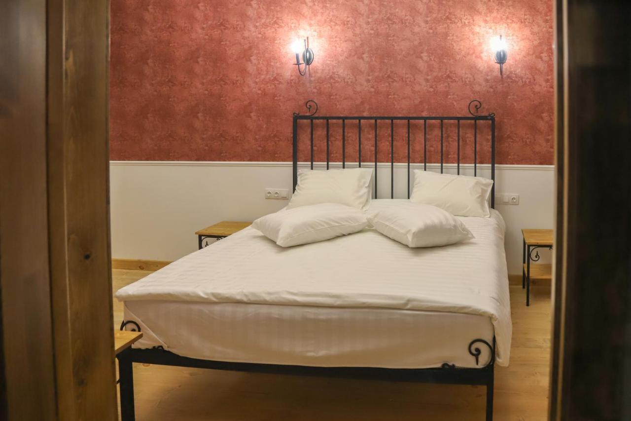 Nur Guest House Gjoemri Buitenkant foto