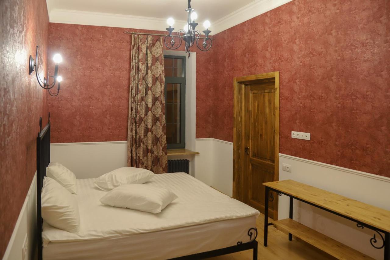 Nur Guest House Gjoemri Buitenkant foto