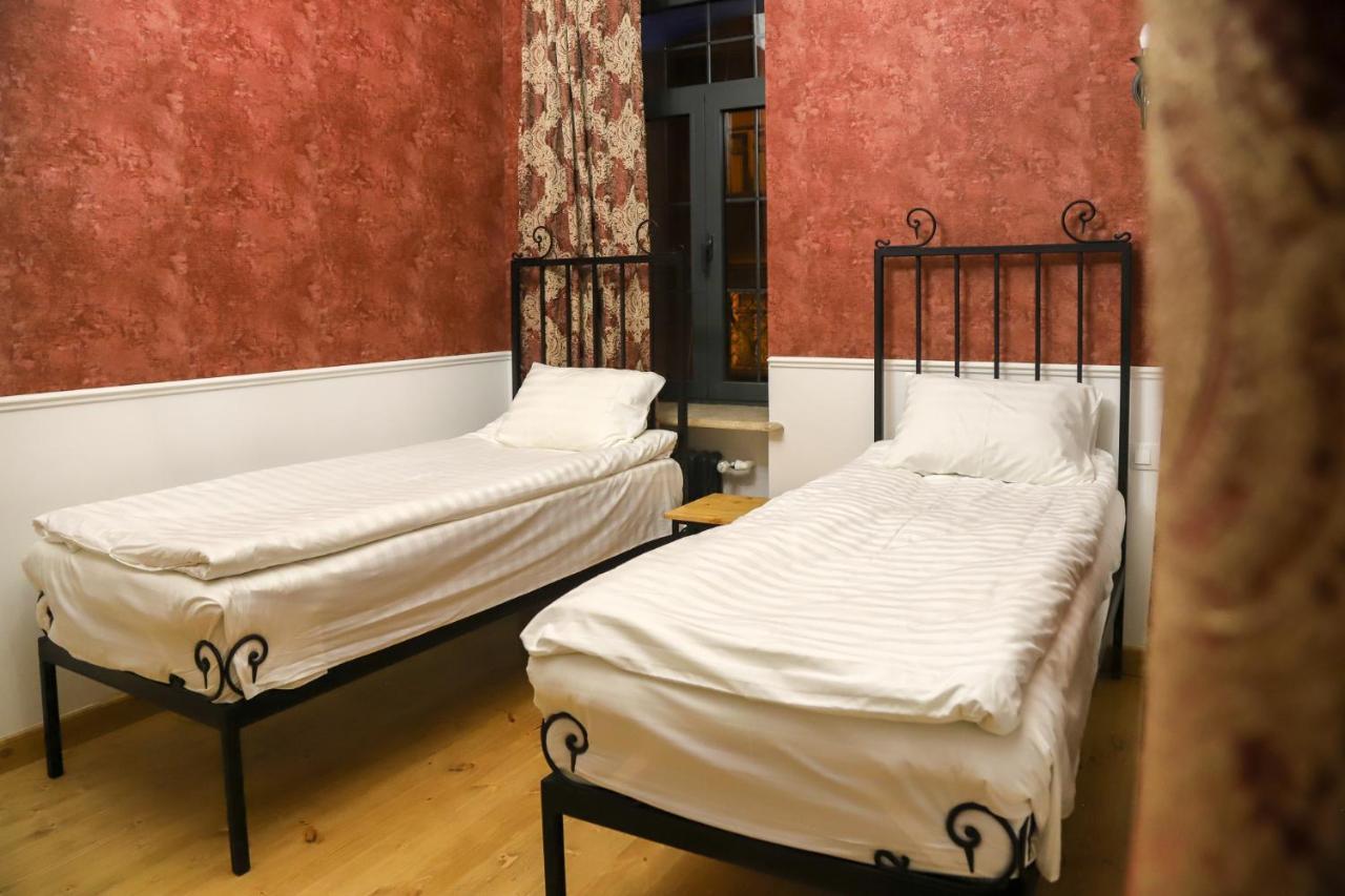 Nur Guest House Gjoemri Buitenkant foto