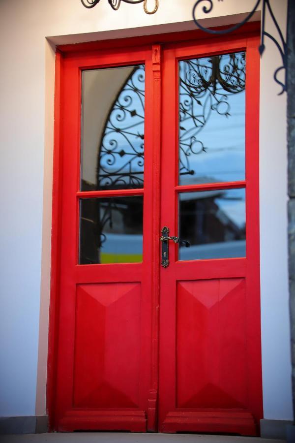 Nur Guest House Gjoemri Buitenkant foto