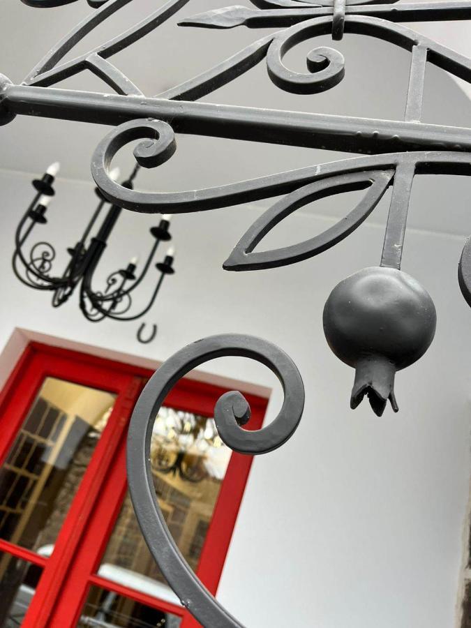 Nur Guest House Gjoemri Buitenkant foto