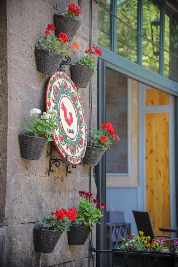Nur Guest House Gjoemri Buitenkant foto