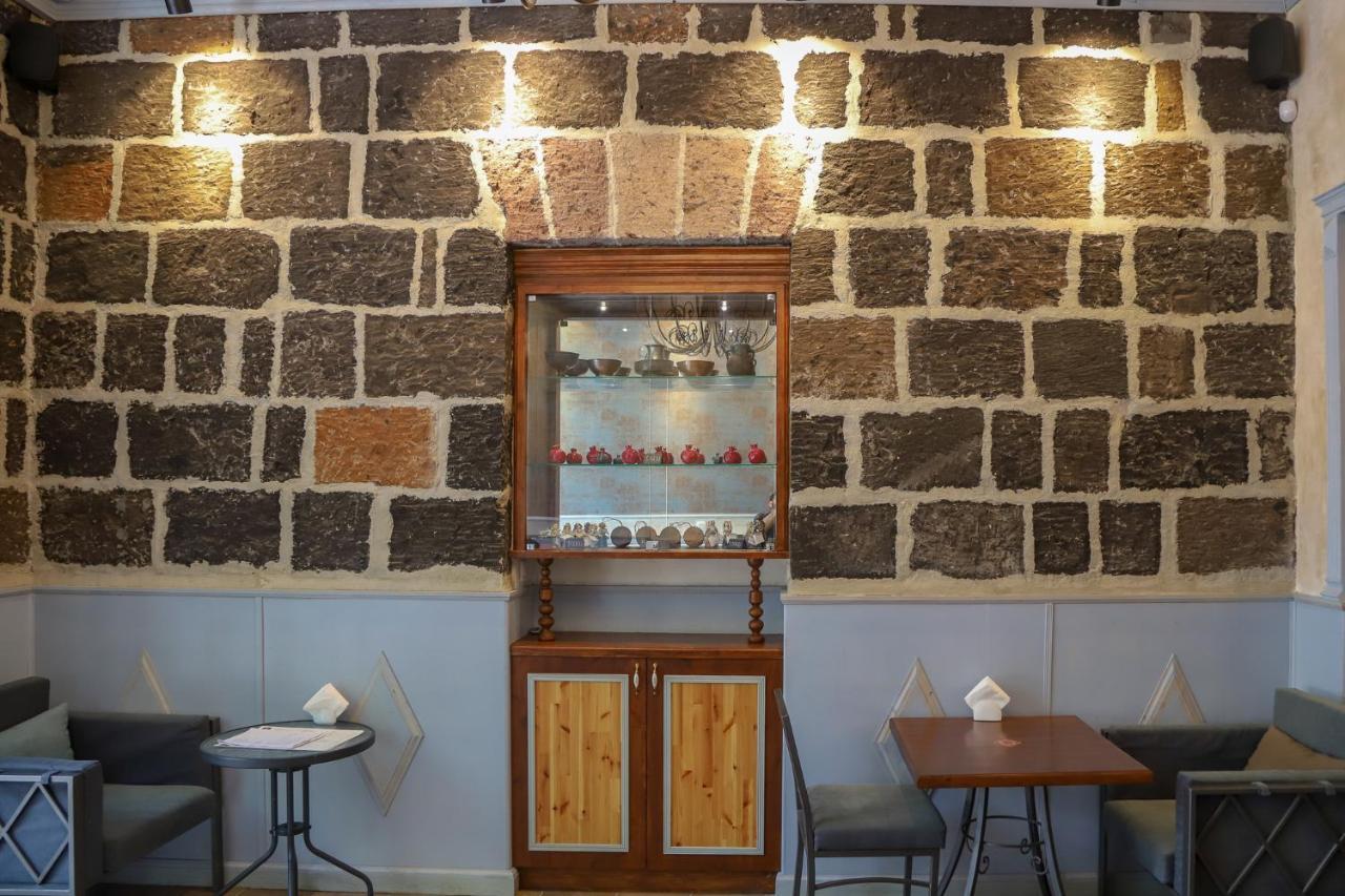 Nur Guest House Gjoemri Buitenkant foto